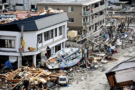 2011 東日本大震災：揭示日本社會結構的脆弱性和災難重建的堅韌